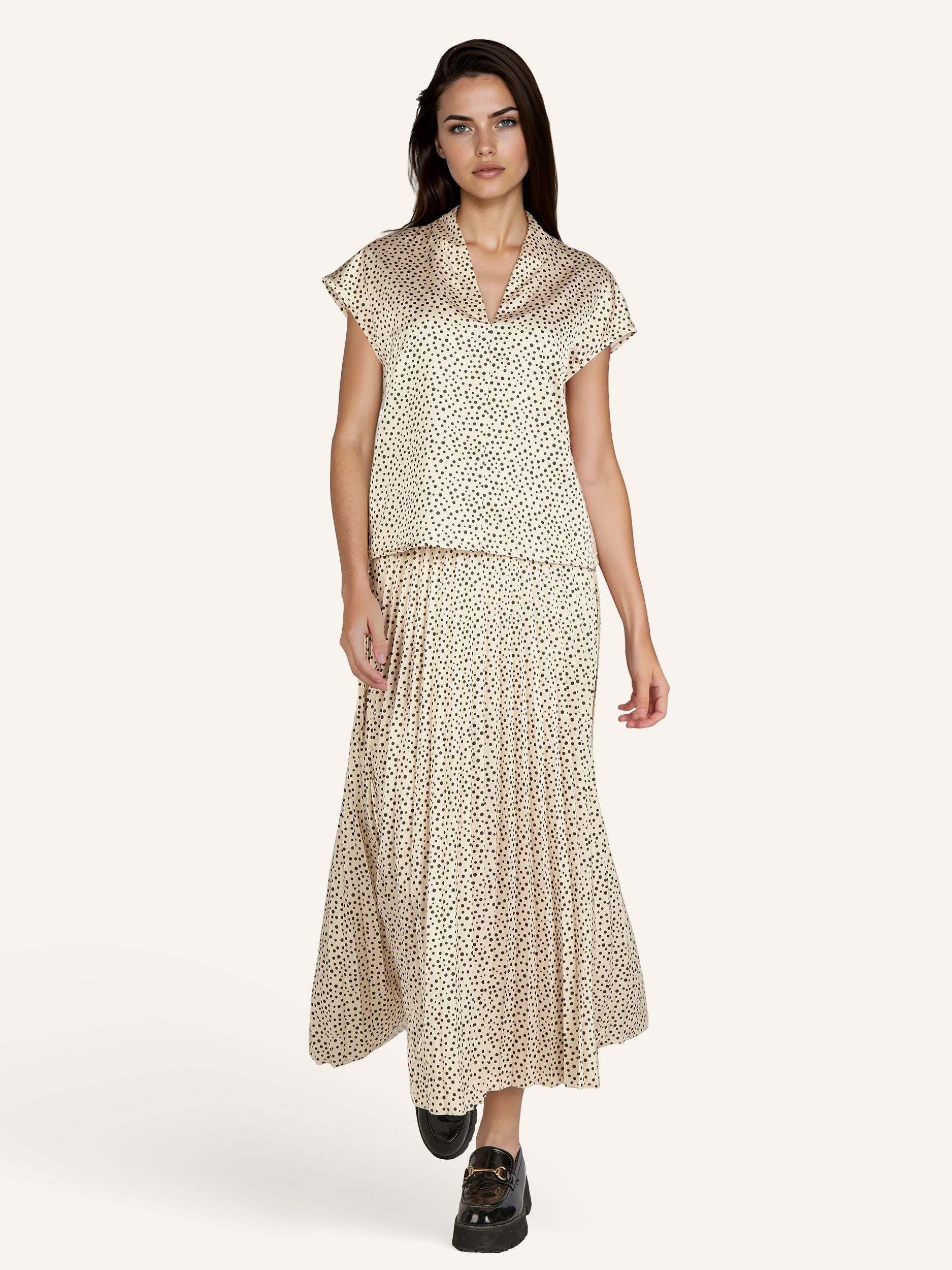 Ärmellose Satinbluse mit Tupfenprint