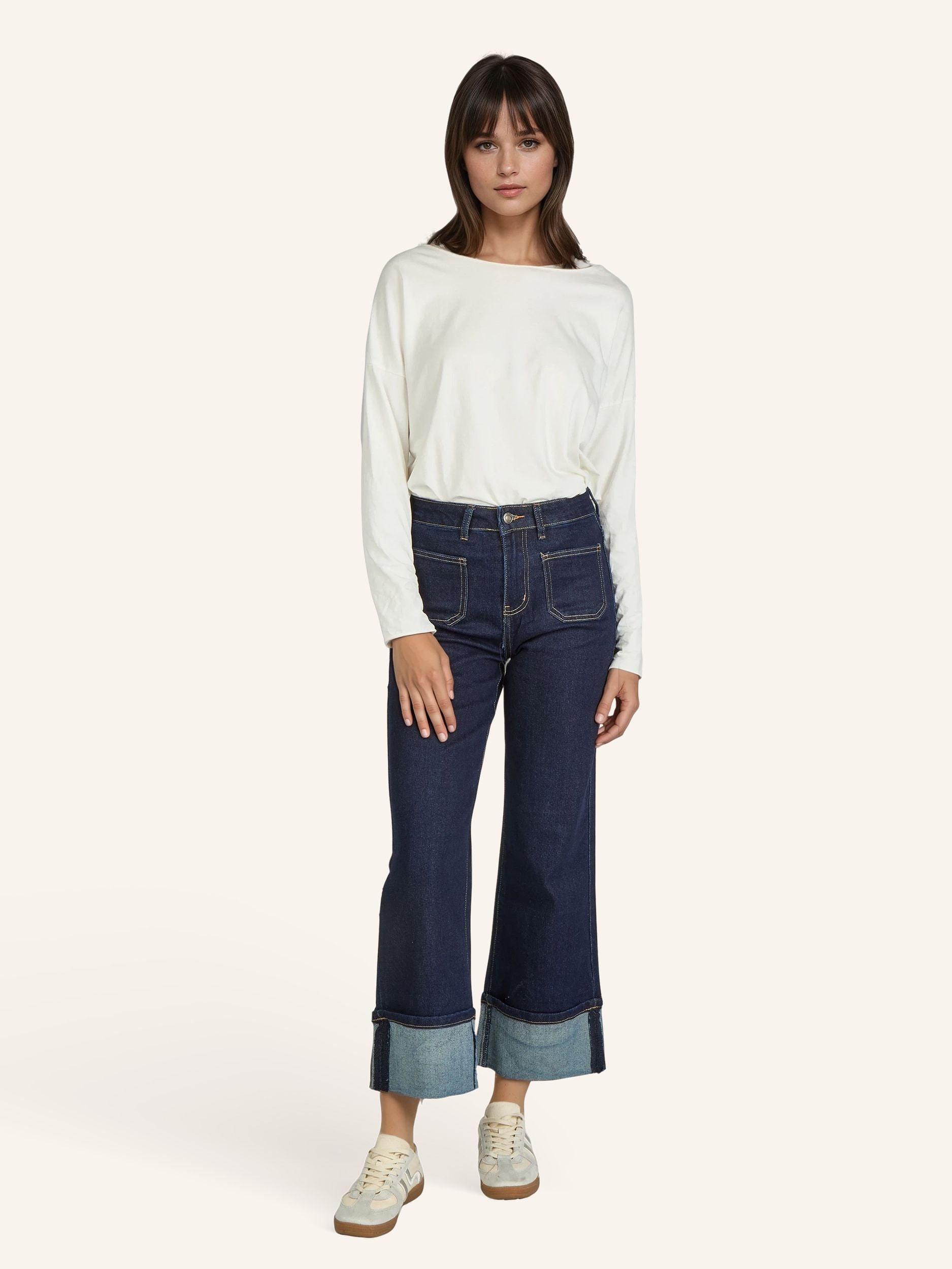 Jeans with wide cuffs