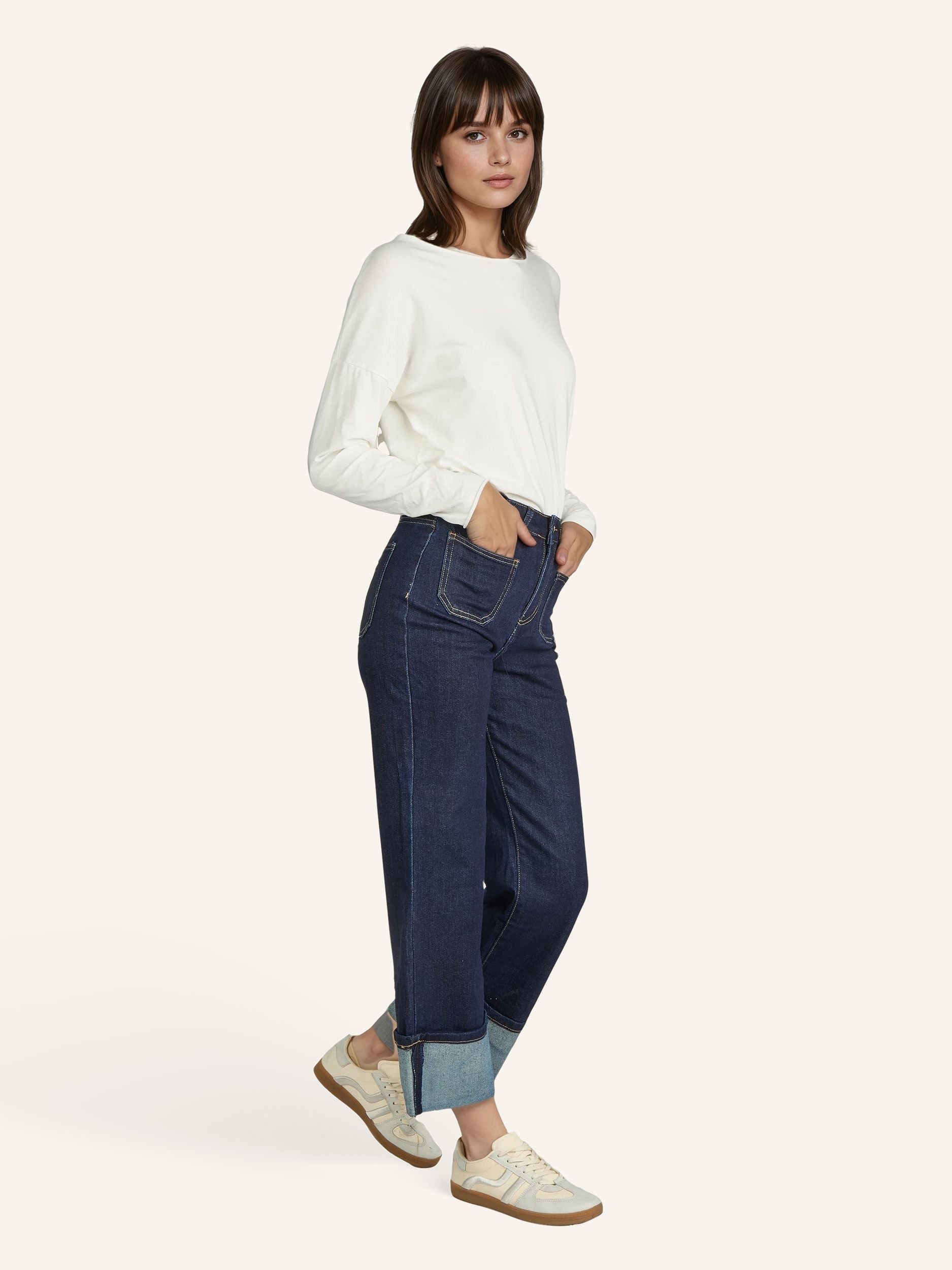 Jeans with wide cuffs
