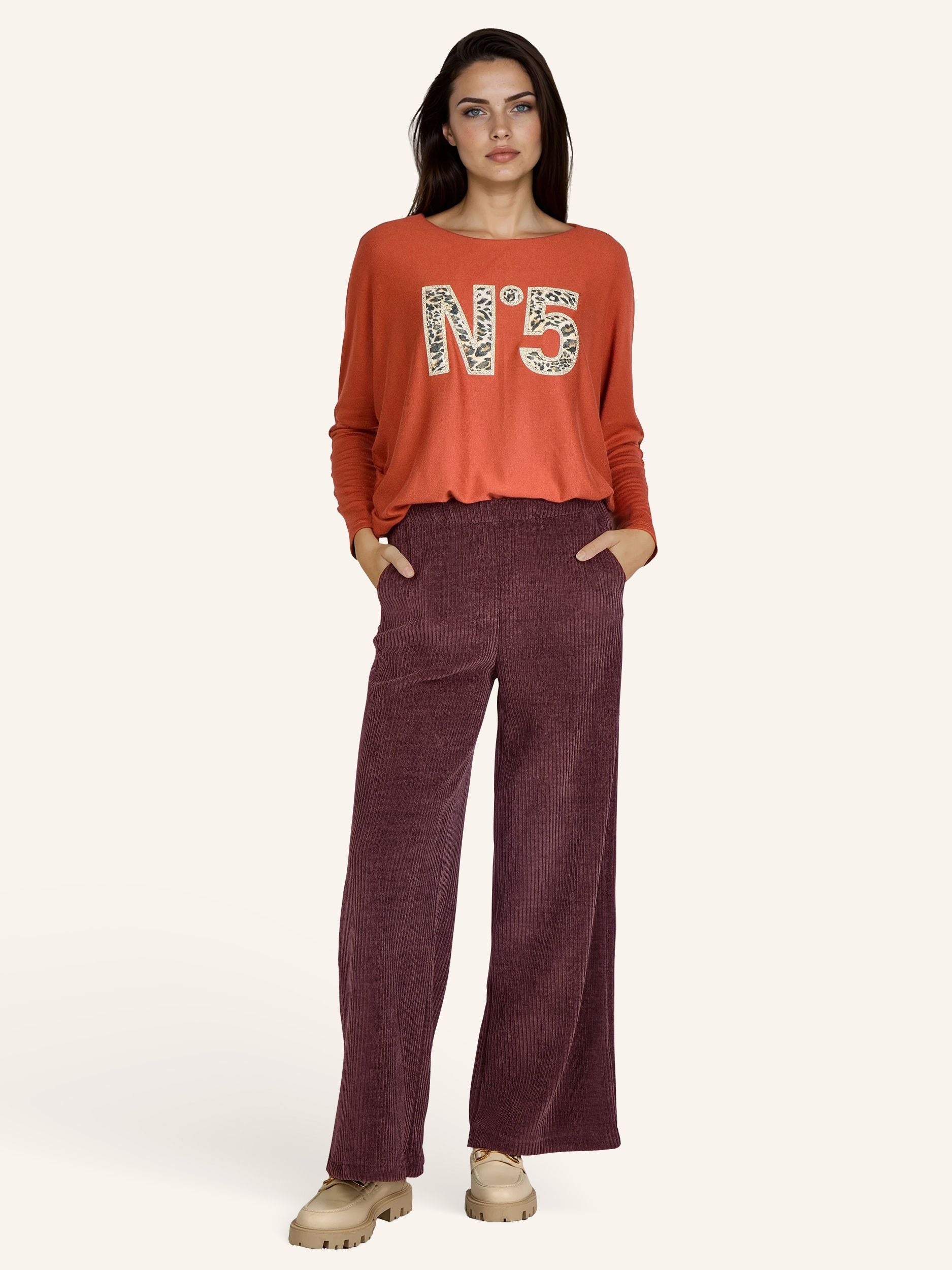 Cordhose mit weitem Bein