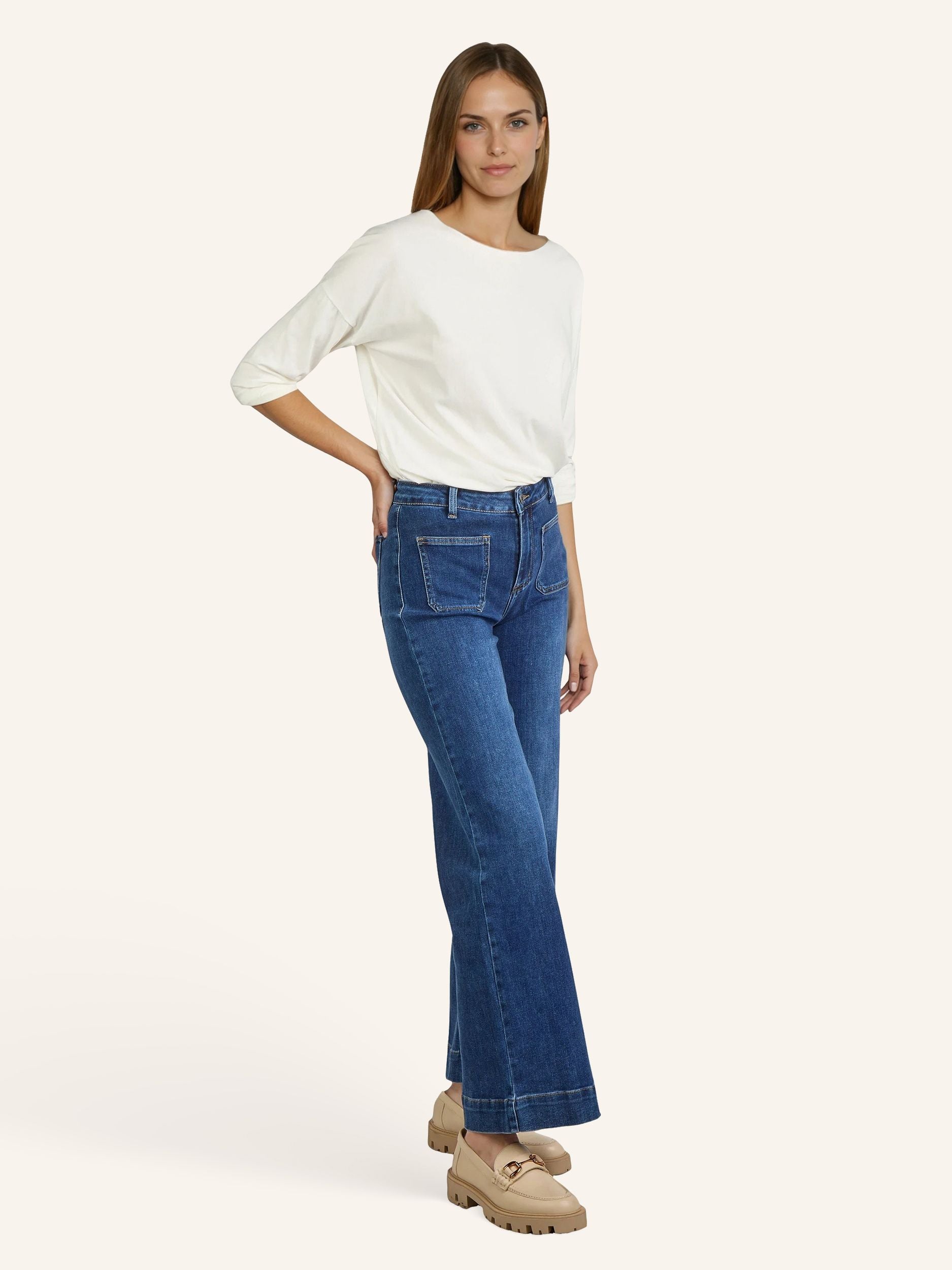 Jeanshose mit weitem Bein