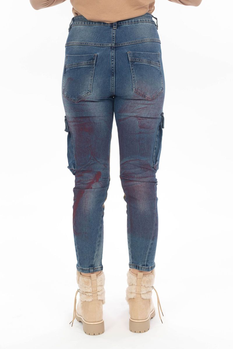 Vrachtjeans in een spuiterlook