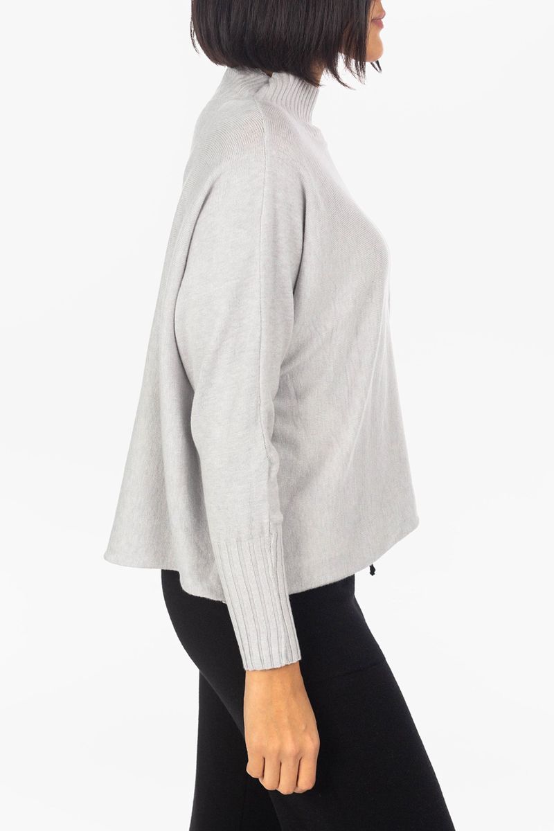 Sweater with ribbed collar and cuffs