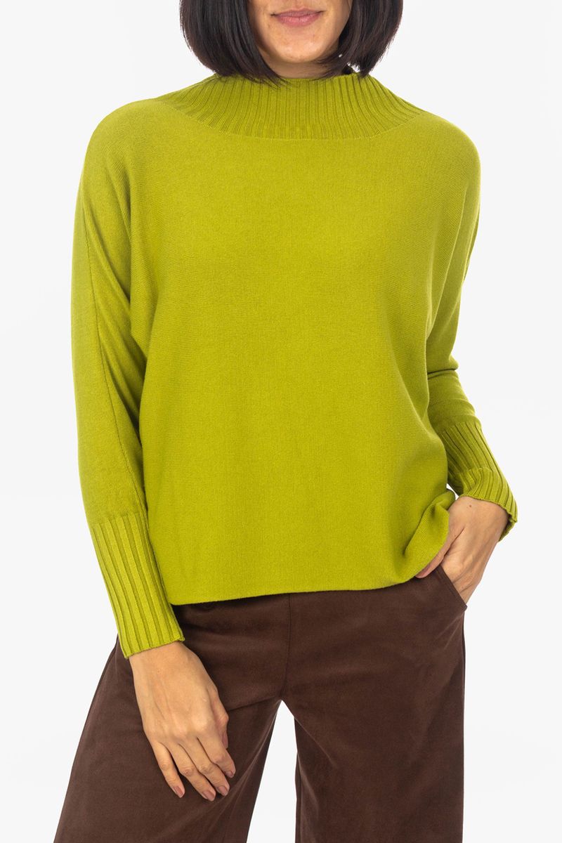 Sweater with ribbed collar and cuffs