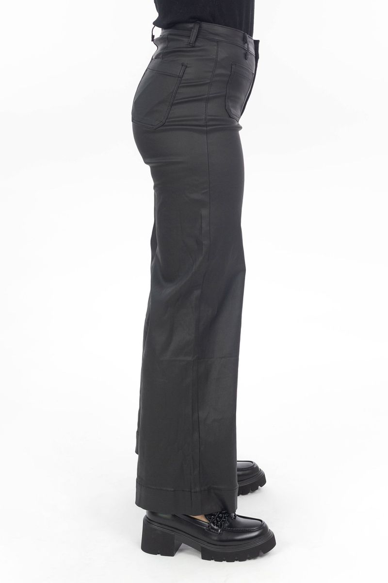 Coated trousers with an exhibited leg