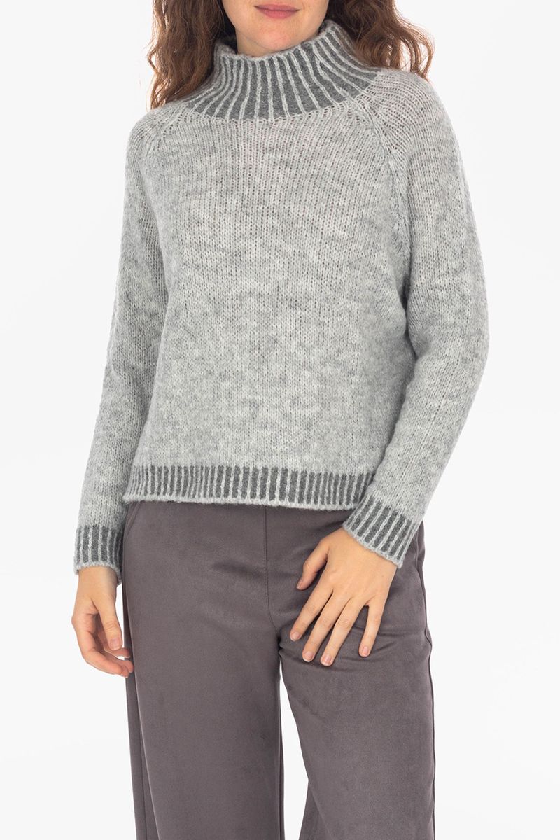 Pullover mit Strickmuster an Kragen und Bündchen