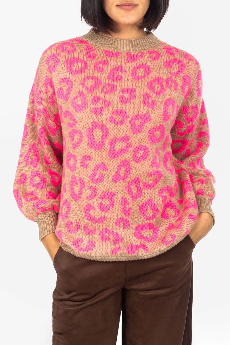 Pull dans le motif de leoprade