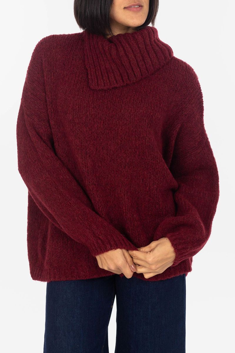 Grobstrick- Pullover mit asymmetrischem Kragen