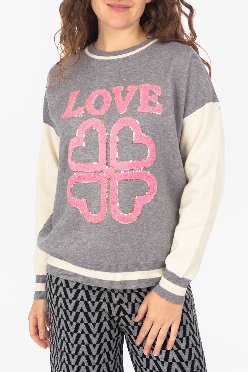 Sweater with lettering