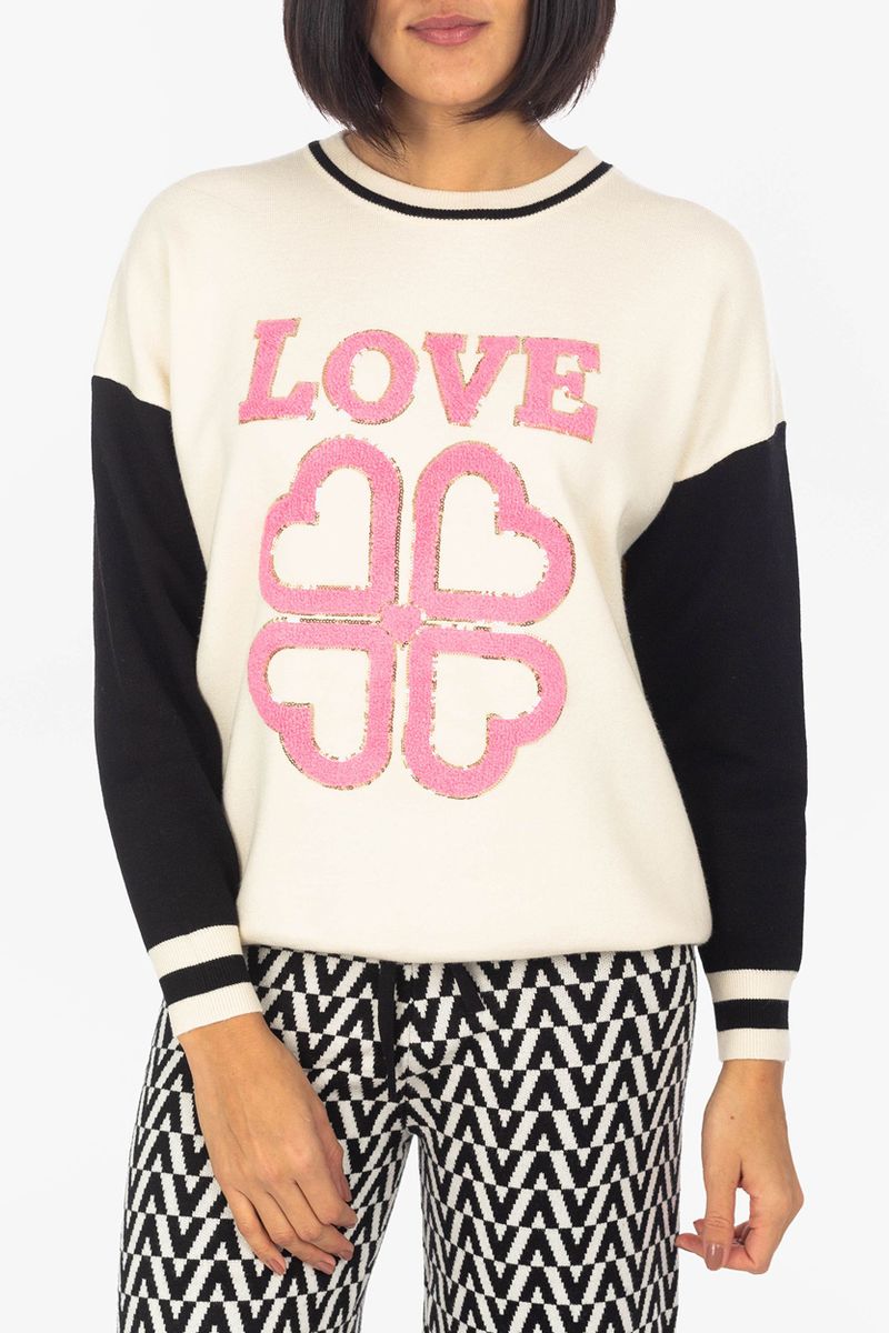 Sweater with lettering