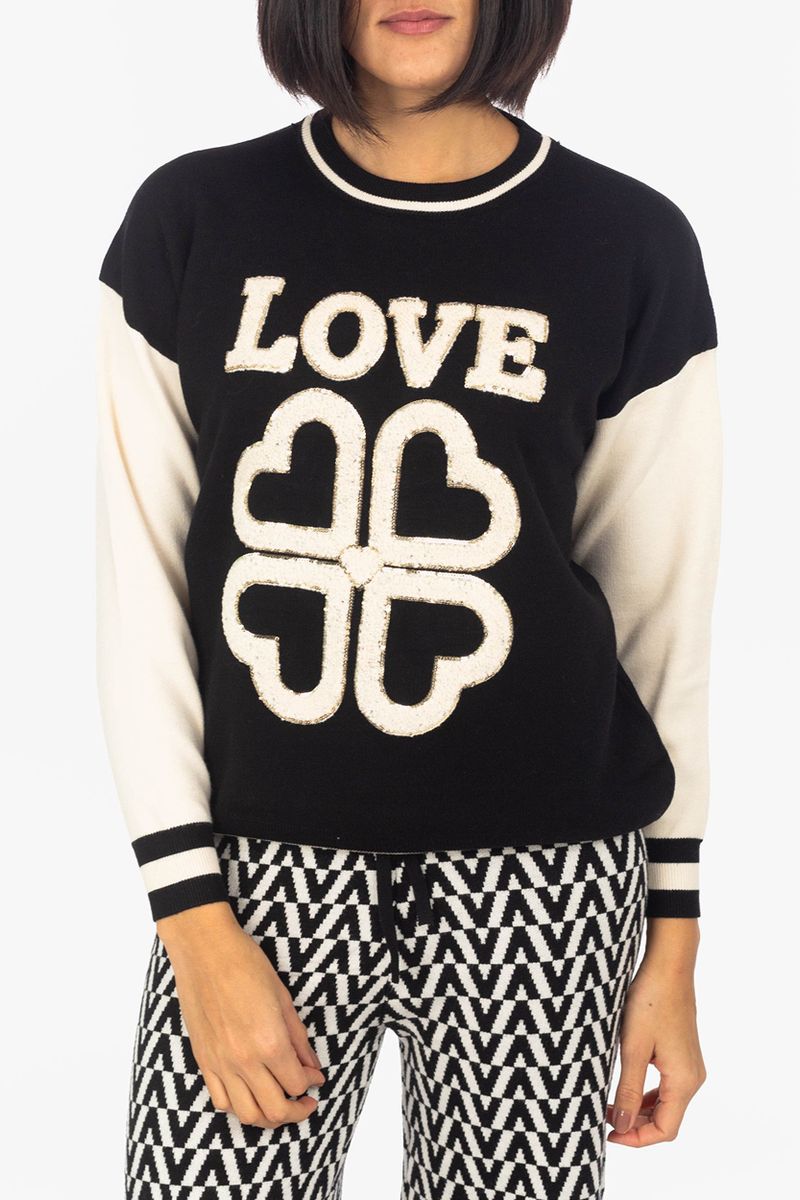 Sweater with lettering