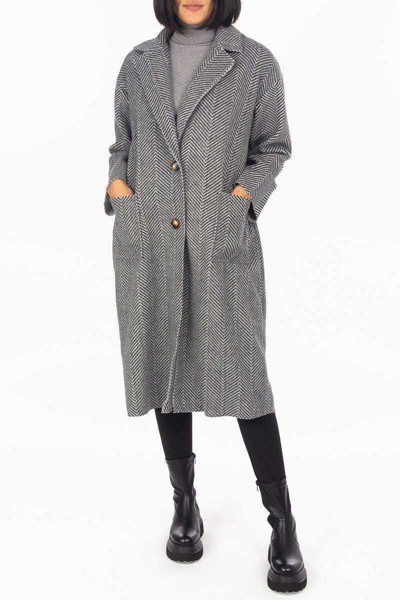 Long coat with zigzag pattern