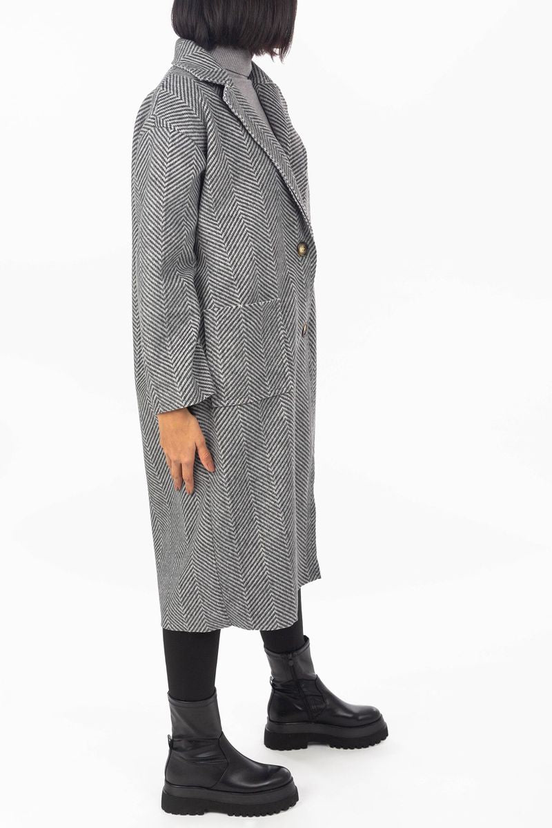 Long coat with zigzag pattern