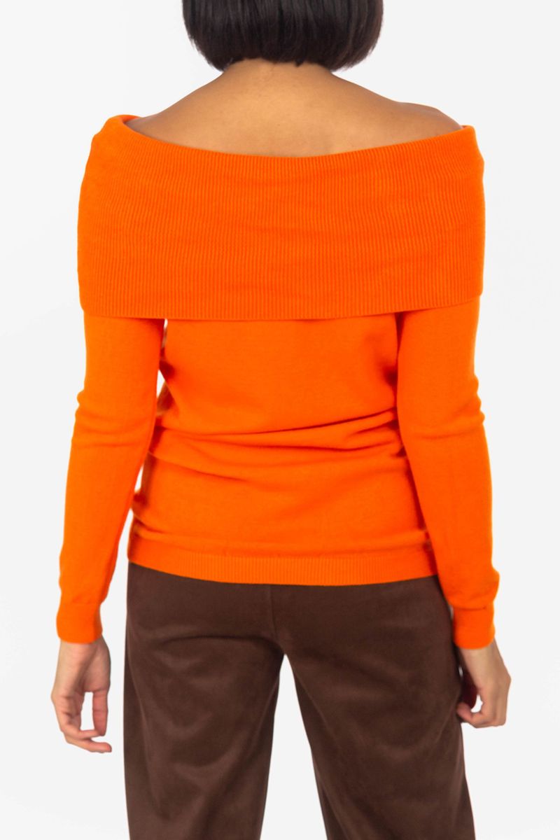 Langer Pullover mit weitem Schalkragen