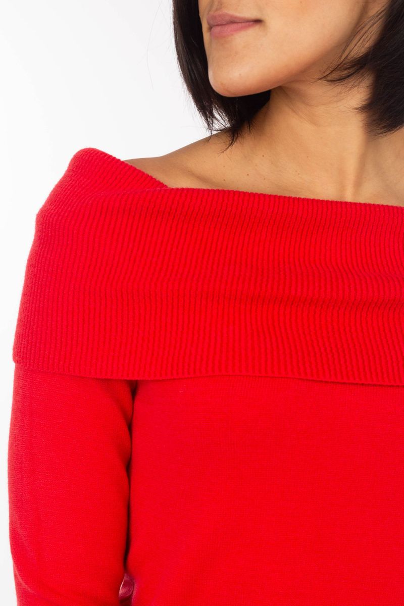 Langer Pullover mit weitem Schalkragen