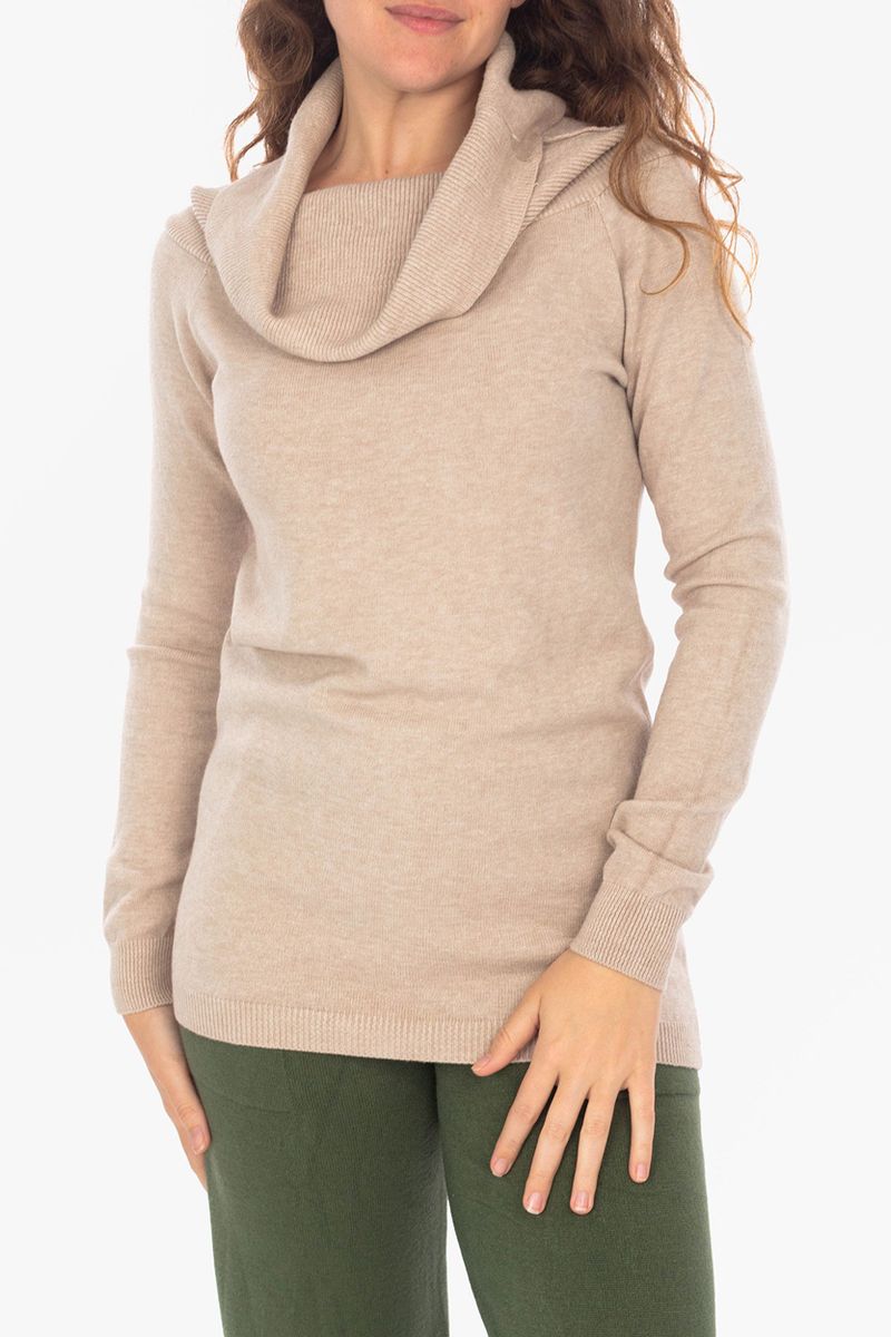 Langer Pullover mit weitem Schalkragen