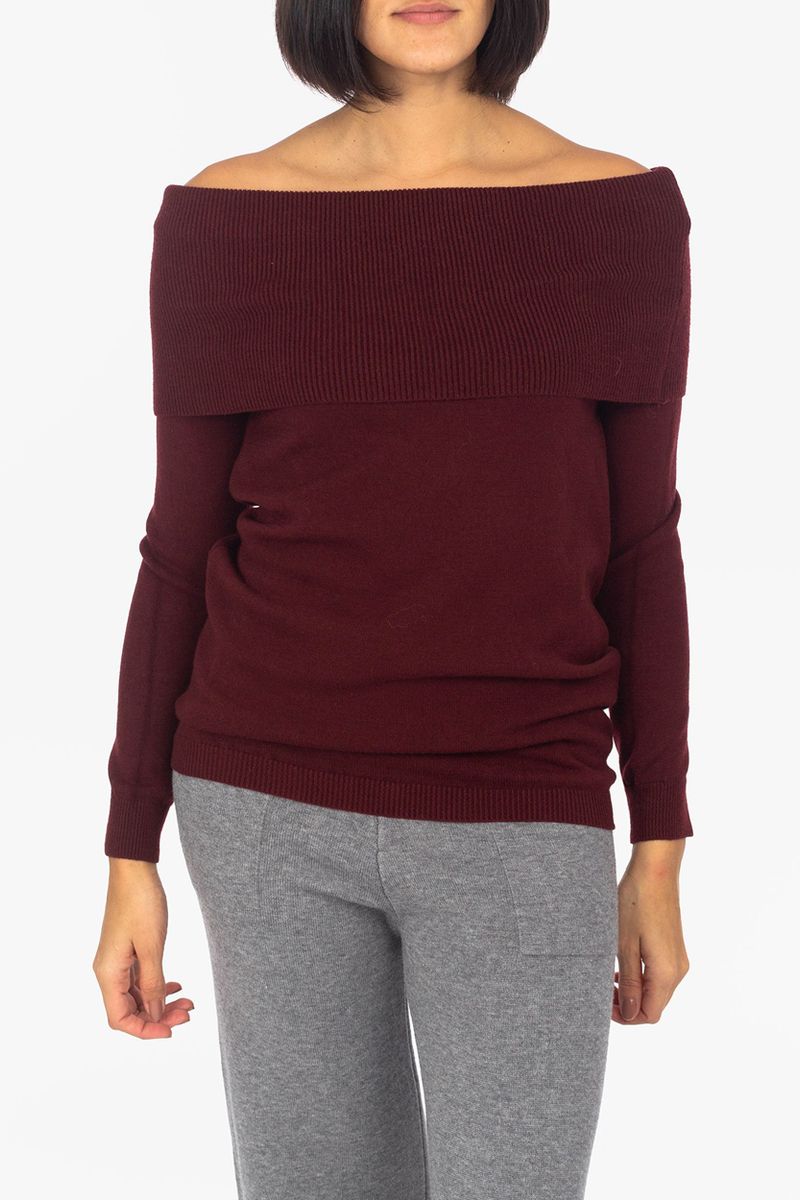 Langer Pullover mit weitem Schalkragen