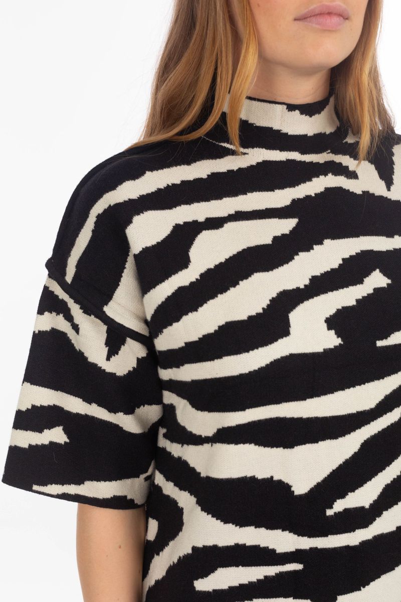 Maglione con strisce di tigre