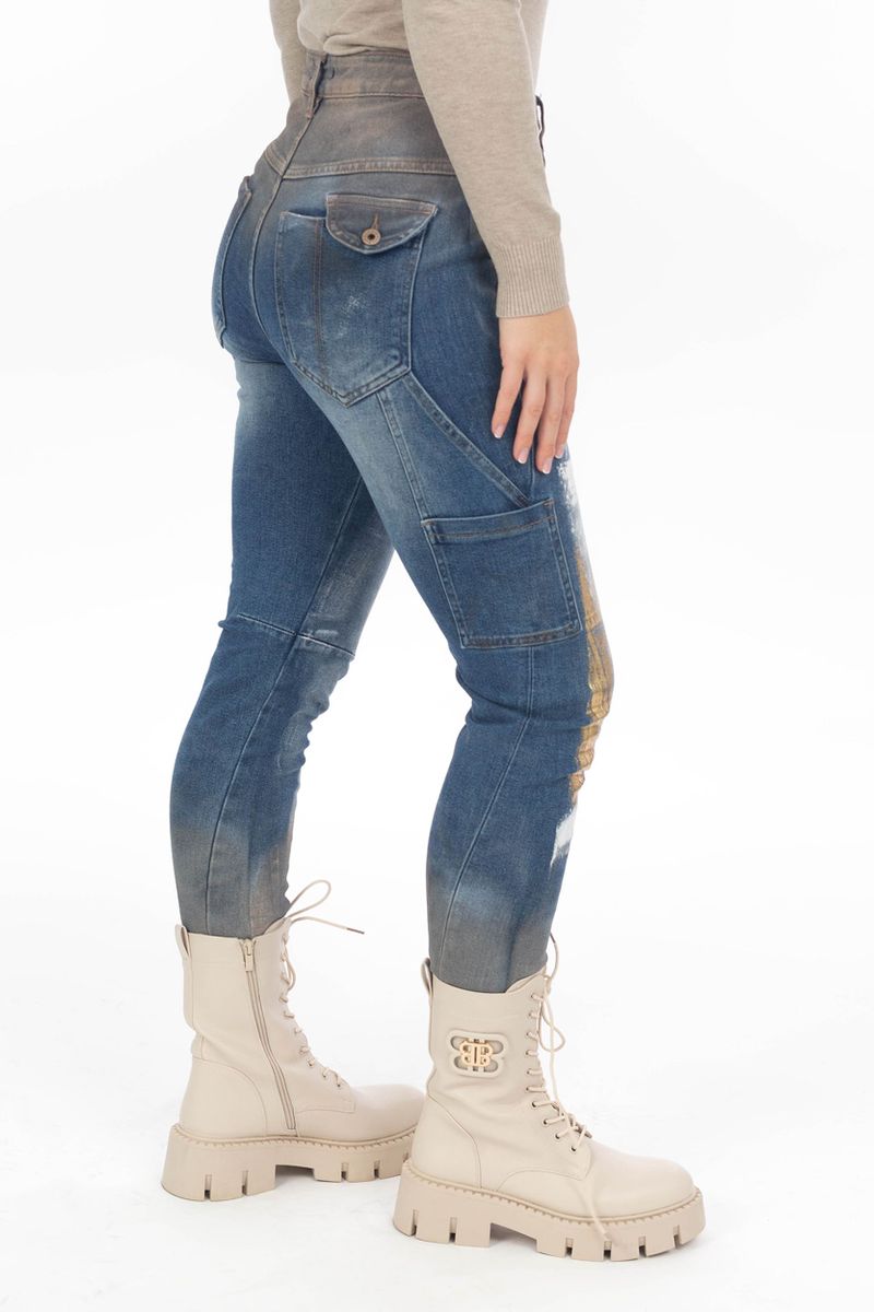 Leoprint-Jeans mit Glitzer und Goldakzenten