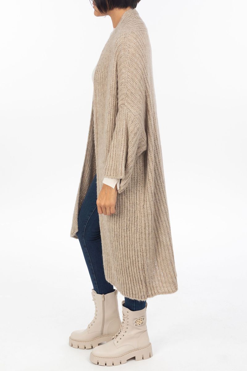 Long coarse knitted jacket