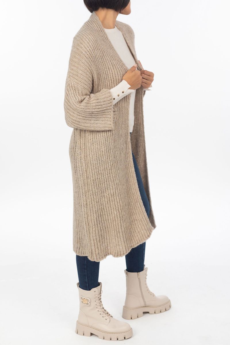 Long coarse knitted jacket