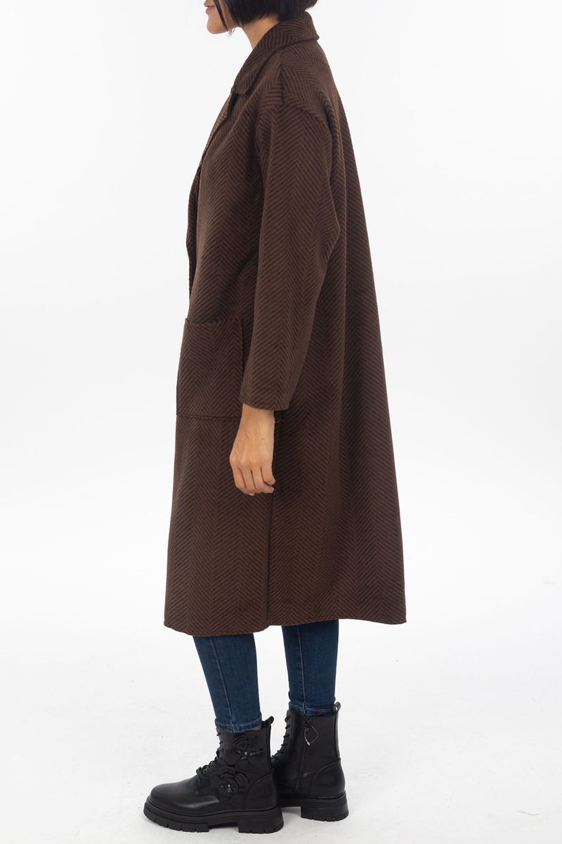 Long coat with zigzag pattern