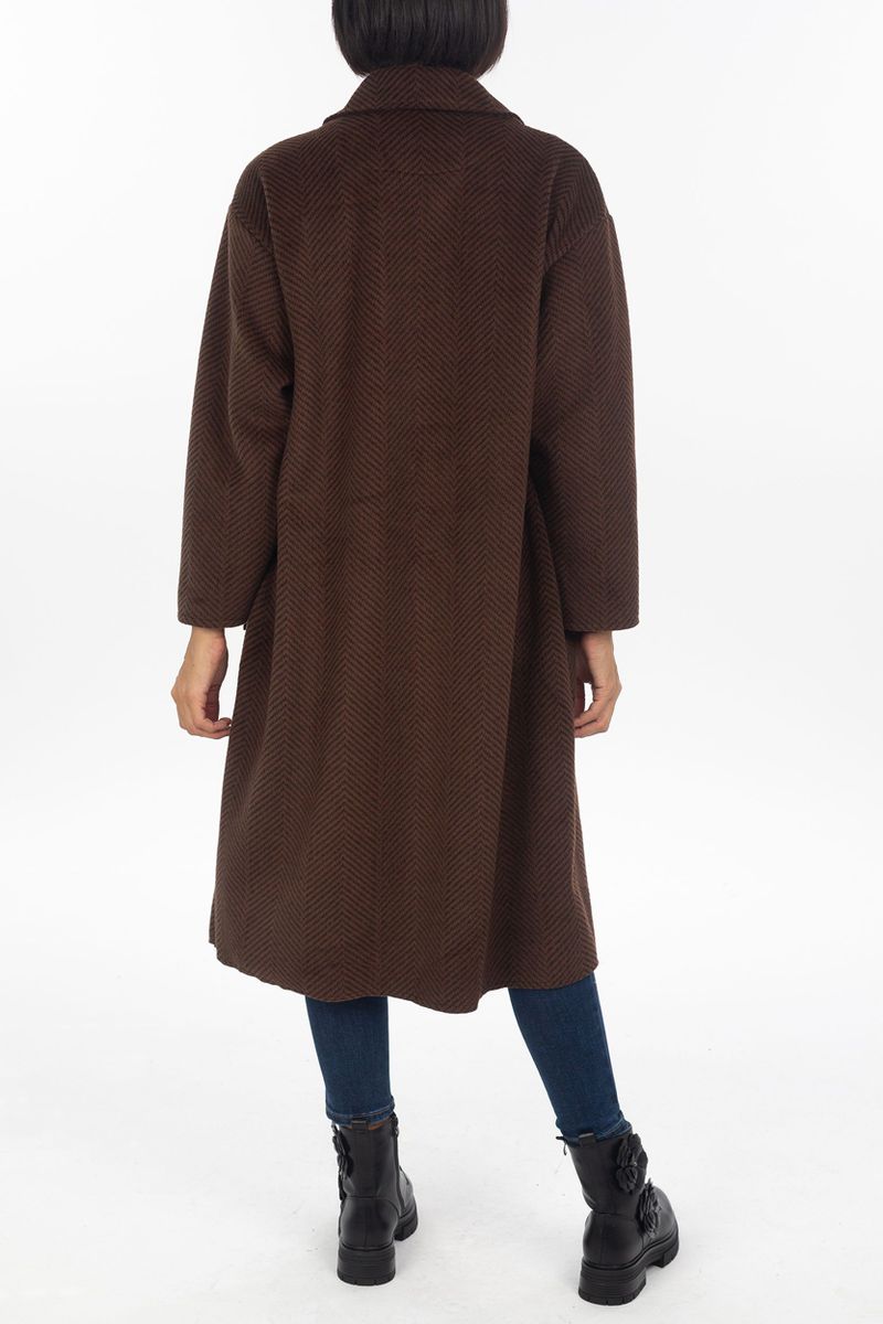 Long coat with zigzag pattern