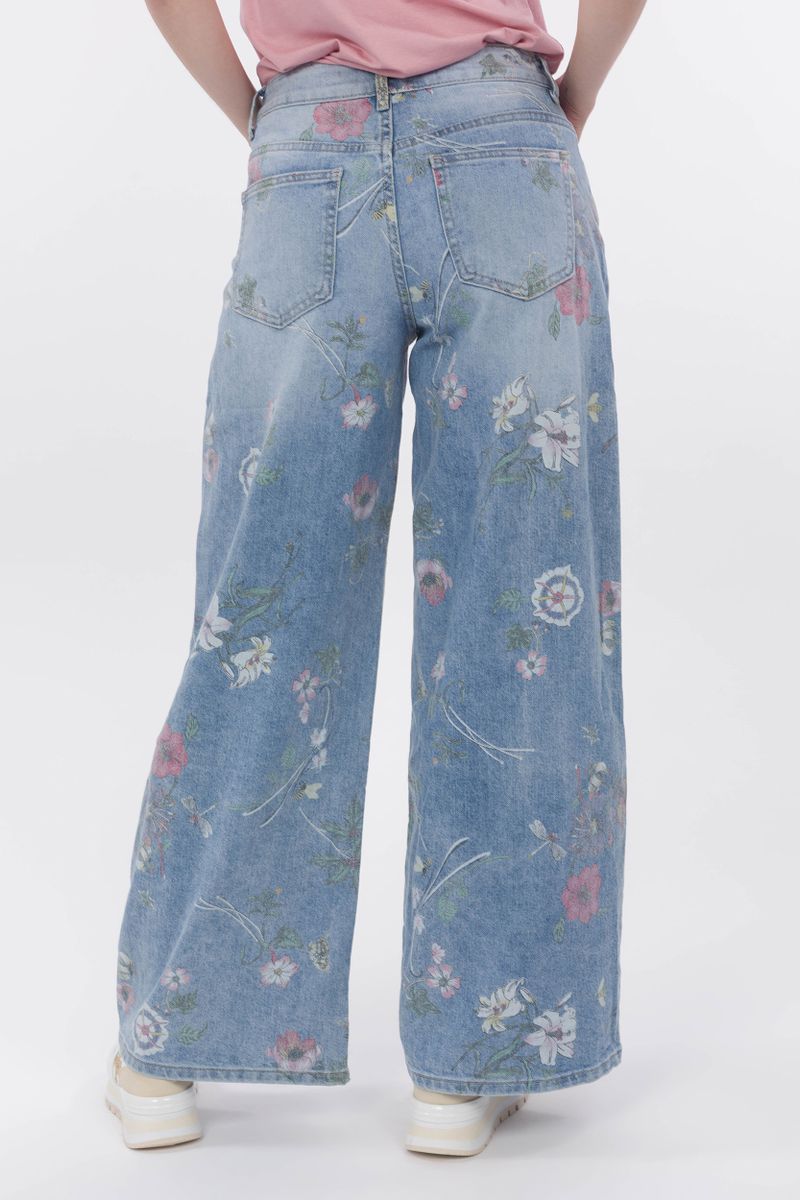 Jeans with flower patterns