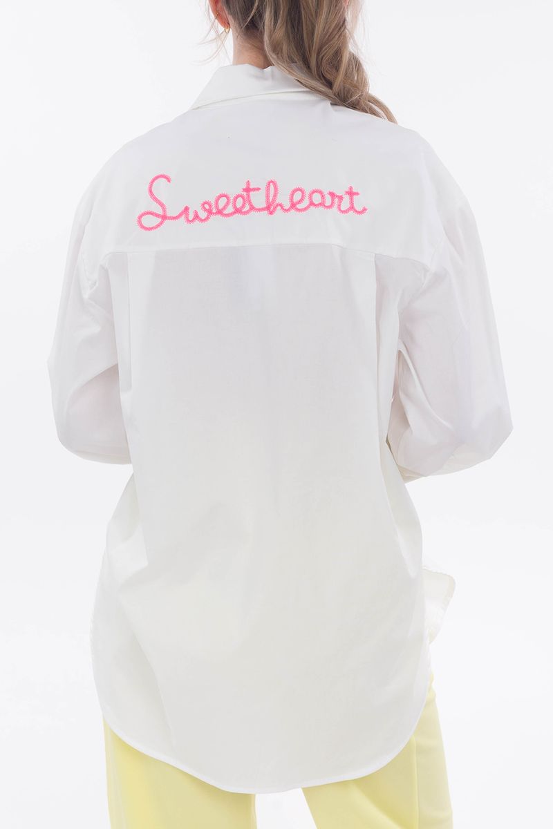 Blouse met achterste borduurwerk