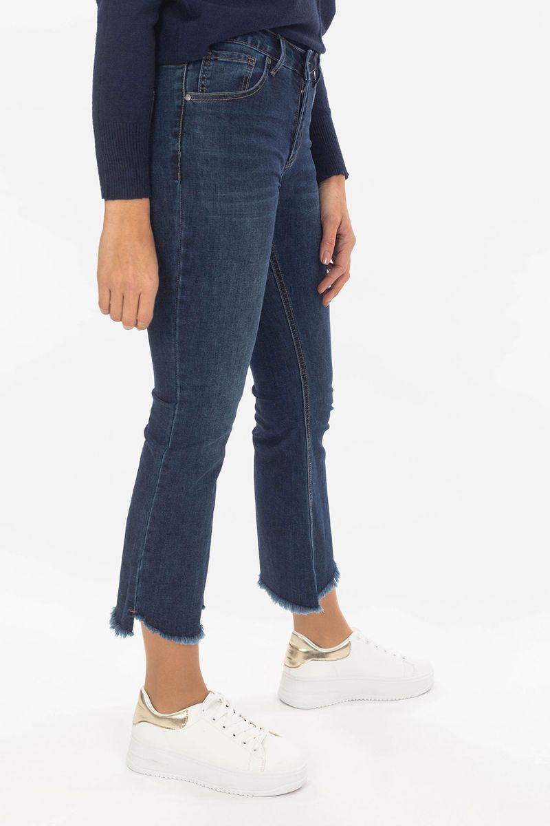 High-tail skinny jeans met een knoopbalk