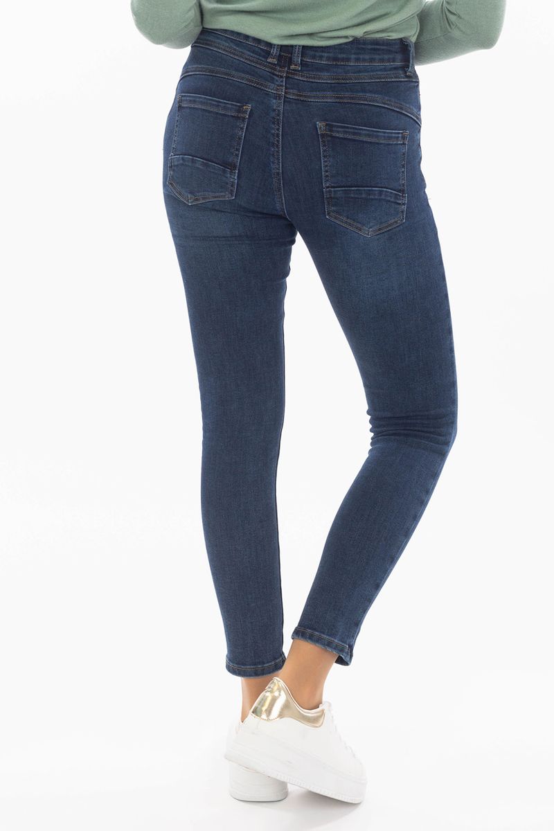 High-tail skinny jeans met een knoopbalk