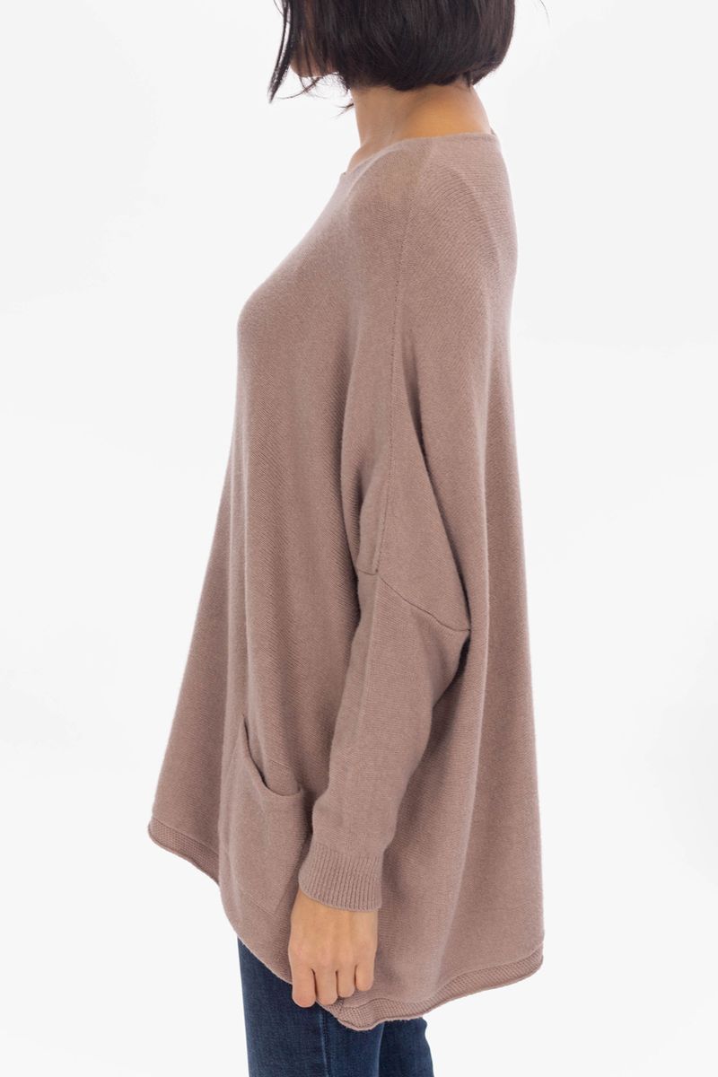 Oversized sweater with pockets attached