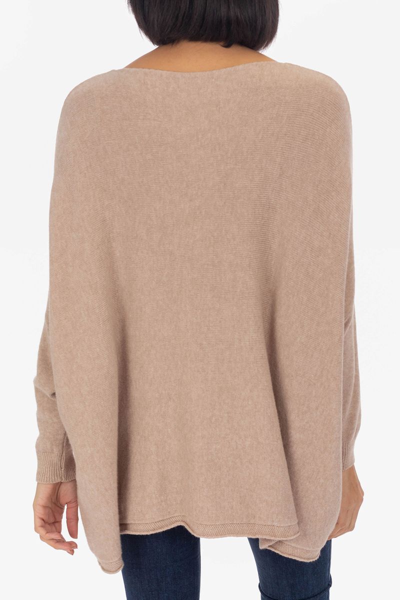 Oversized sweater with pockets attached