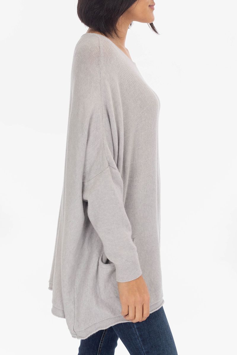 Oversized sweater with pockets attached