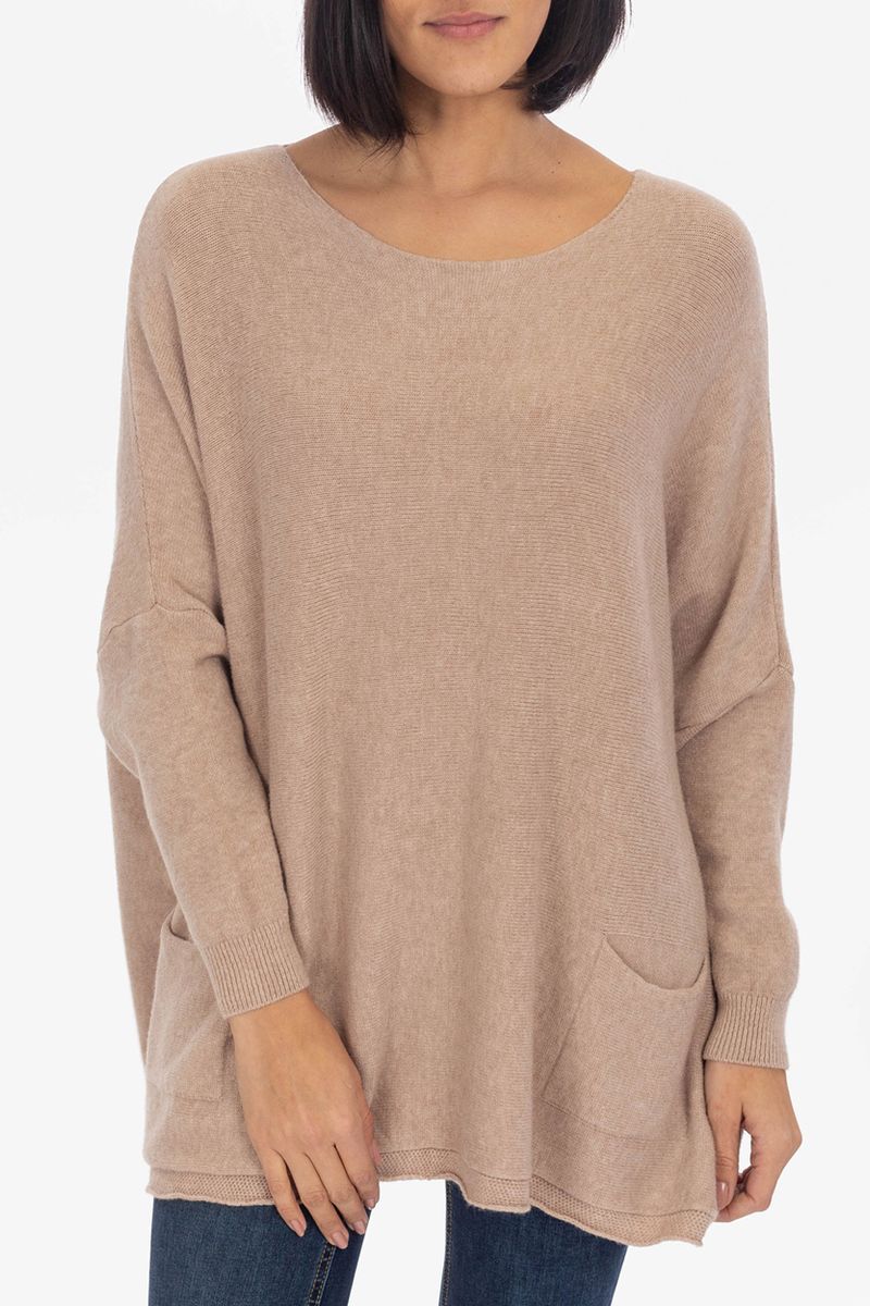 Oversized sweater with pockets attached