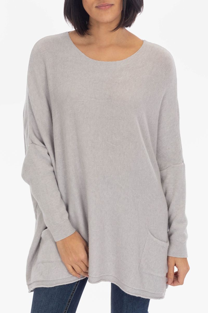 Oversized sweater with pockets attached