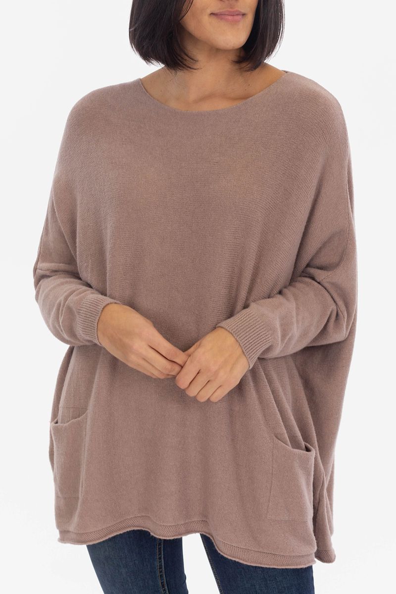 Oversized sweater with pockets attached