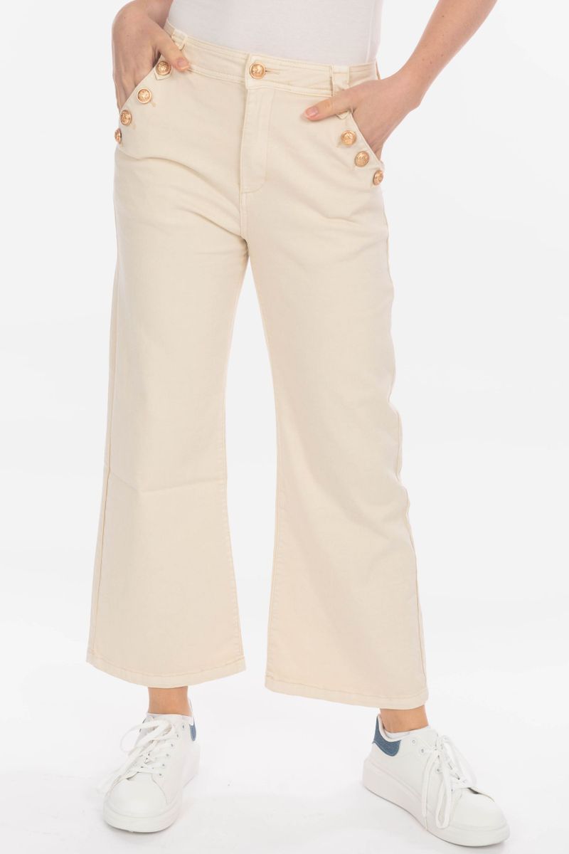 Pantaloni con una gamba larga e dettaglio del pulsante