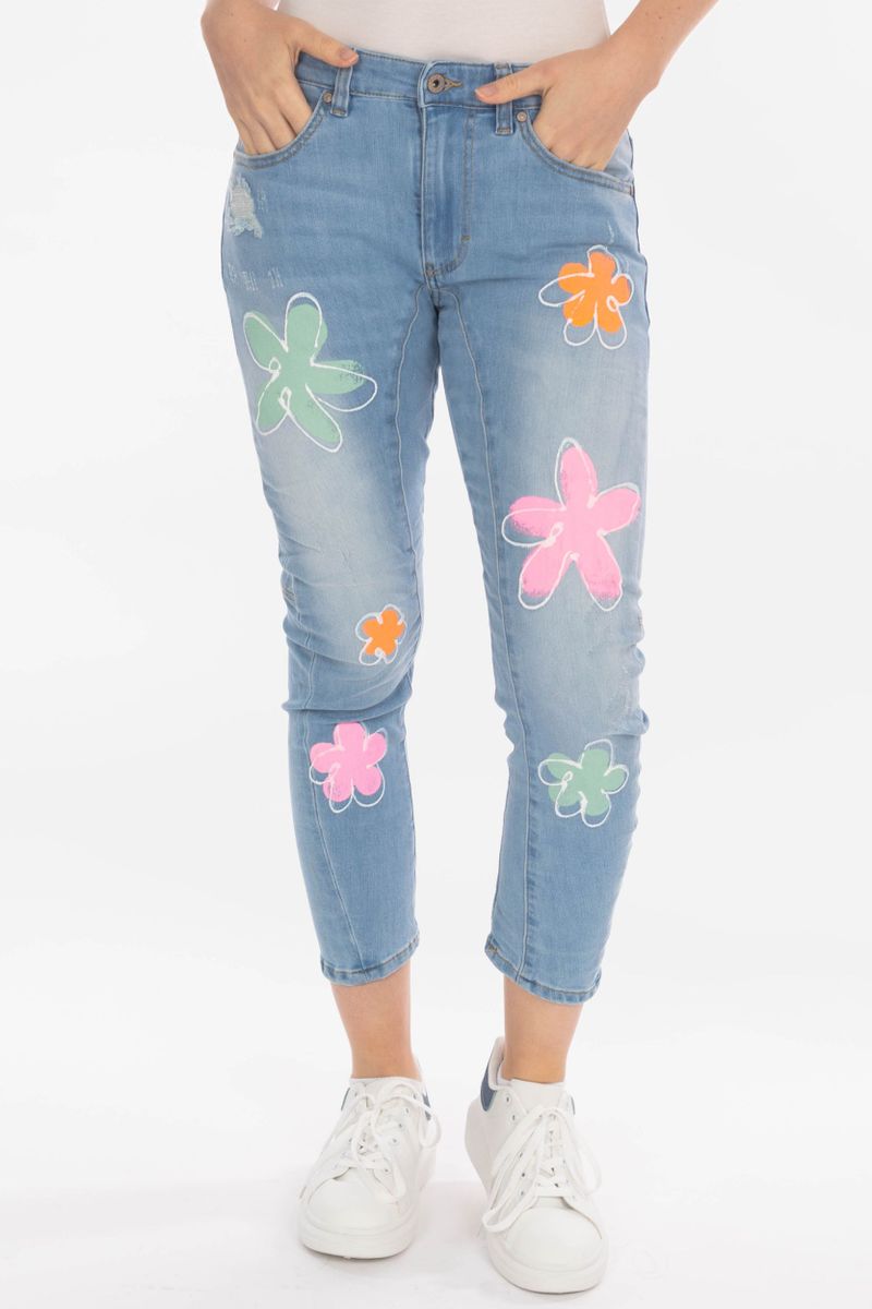 Boyfriend- Jeans mit Blumen Print